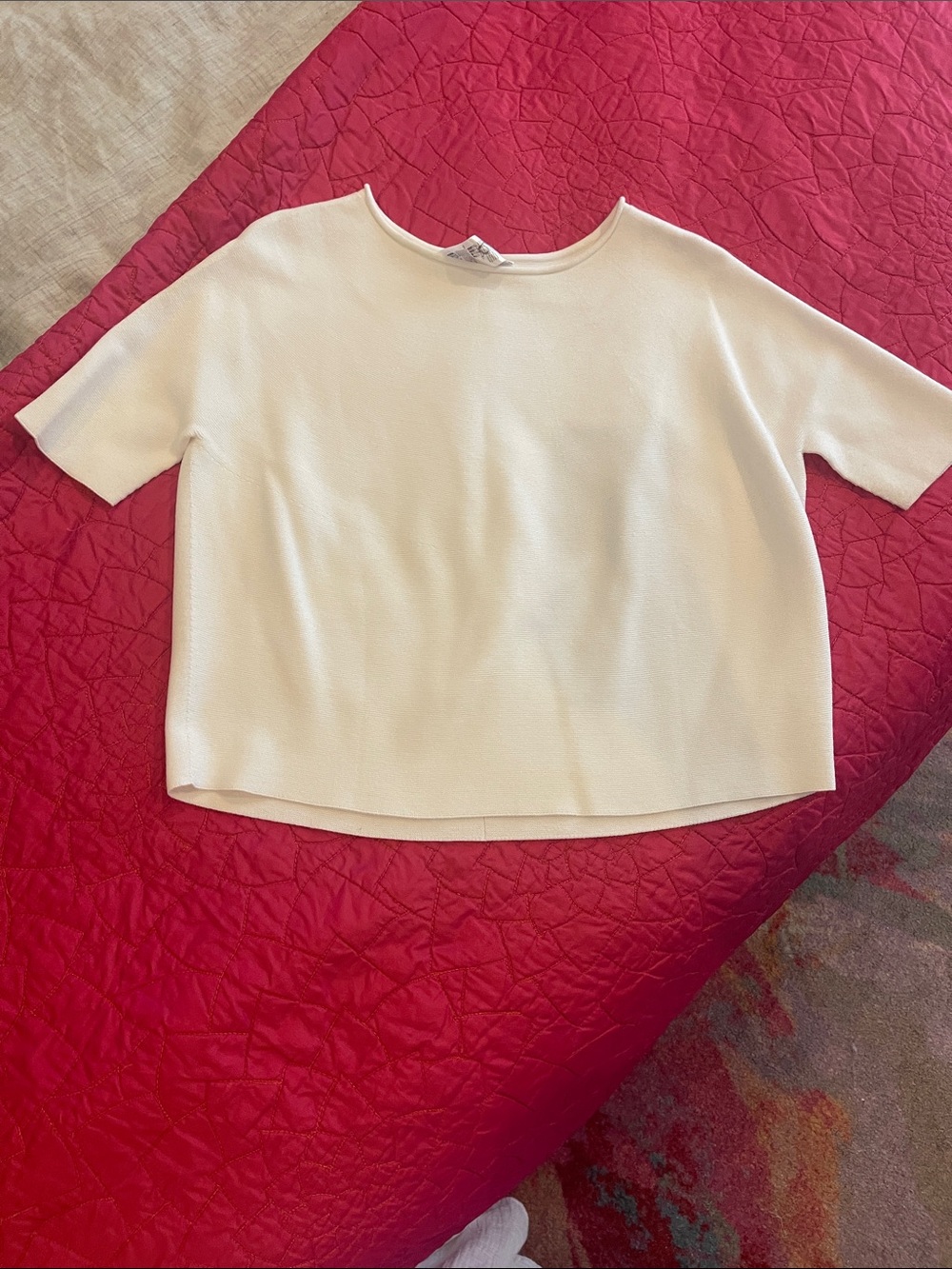 Women’s white Short-Sleeve Knit Top